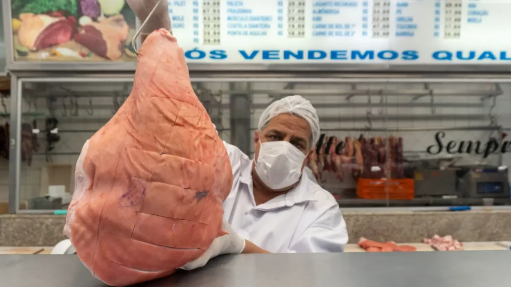 Carne de porco chega a custar metade do valor da carne bovina e do famoso peru natalino | Foto: Leandro Braz/O Hoje
