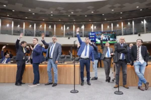 Reajuste, de 17% para 19%, deve passar definitivamente pelo crivo dos deputados nesta quarta-feira | Foto: Hellen Reis/Alego