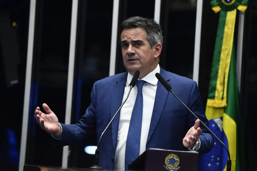 Plenário do Senado Federal durante sessão deliberativa ordinária. 

Na pauta, a proposta de emenda à Constituição (PEC 45/2019) que institui uma reforma no sistema tributário brasileiro. 

Em discurso, à tribuna, senador Ciro Nogueira (PP-PI).

Foto: Roque de Sá/Agência Senado