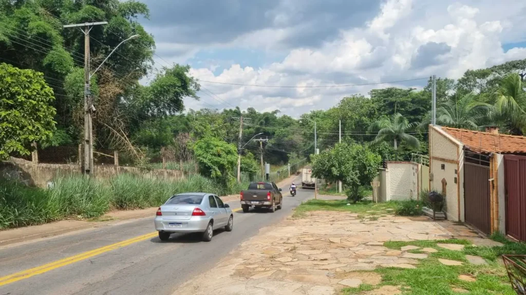 Rua da Divisa fica entre duas nascentes do Córrego Jaó | Foto: João Reynol/O Hoje