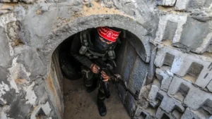 Tática visa expulsar terroristas que utilizam as passagens subterrâneas como esconderijo e bases | Foto: Reprodução