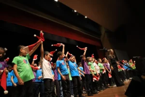 Prefeito Rogério presta homenagem a 1.204 estudantes destaque em 2023, com as maiores notas no Sistema de Avaliação Educacional de Goiânia. | Foto: Jackson Rodrigues