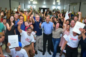 Depois de 50 anos de espera, moradores das quadras 2, A e B da Vila Redenção irão receber escrituras de seus imóveis. Programa de regularização fundiária é o maior da história administrativa do município. | Foto: Jucimar Souza