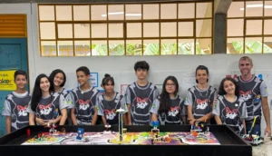 Com apenas 49 dias de preparação, os nove estudantes enfrentaram desafios e se destacaram entre 34 equipes de todo o estado de Goiás. | Foto: SME
