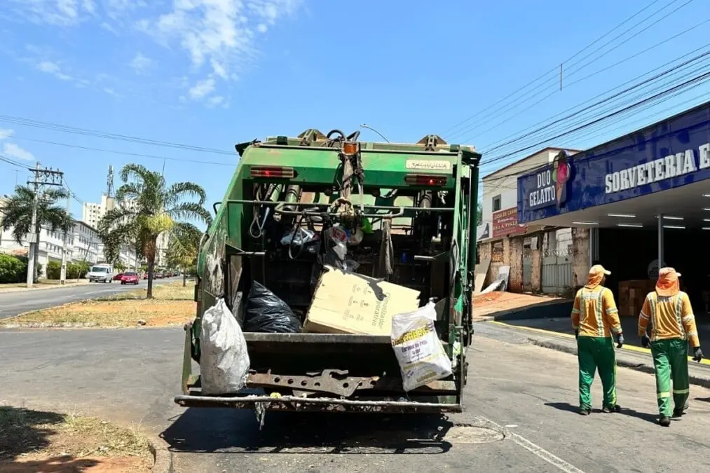 O presidente da Comurg destacou que novos caminhões e recursos aguardam liberação para aumentar a capacidade de coleta | Foto: Divulgação / Comurg