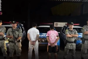 Dois homens foram presos suspeitos por tentativa de estupro de vulnerável contra duas adolescentes | Foto: PM - Reprodução