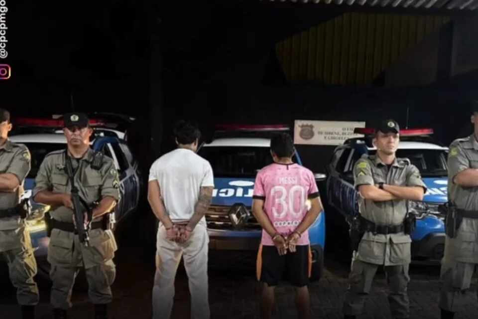 Dois homens foram presos suspeitos por tentativa de estupro de vulnerável contra duas adolescentes | Foto: PM - Reprodução