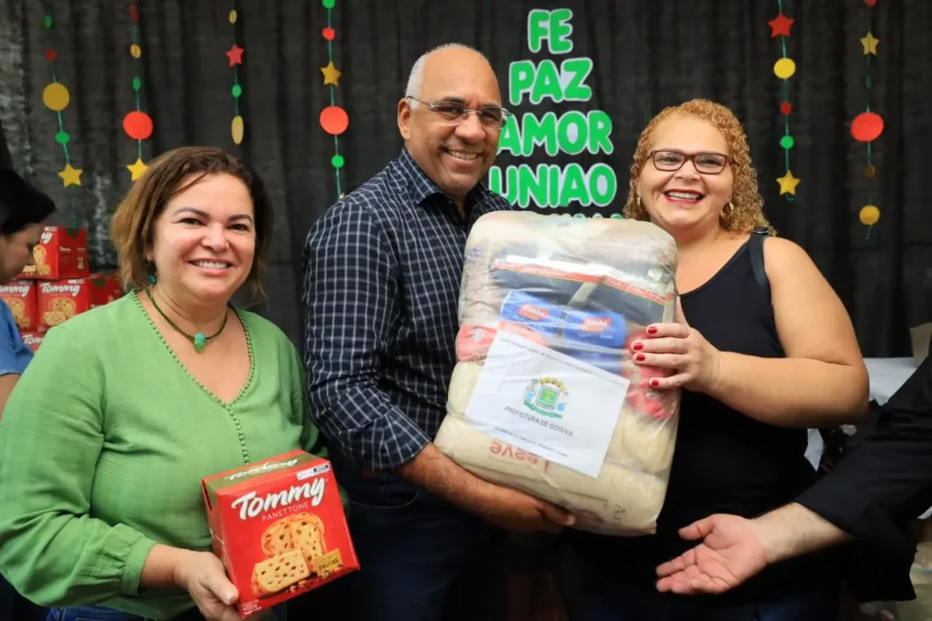 Famílias receberam 250 cestas básicas em Goiânia | Foto: Secom/ Sedhs