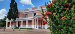 Com um investimento de R$ 3,5 milhões, a recuperação das fachadas na Praça Cívica destaca-se como parte integrante do projeto de preservação arquitetônica e urbanística em estilo Art Déco em Goiânia. | Foto: Secult