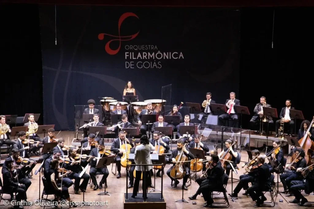 Regência será da maestra Mariana Menezes, que vai apresentar o mesmo programa executado durante concerto do Natal do Bem da OVG, no Centro Cultural Oscar Niemeyer. | Foto: Divulgação