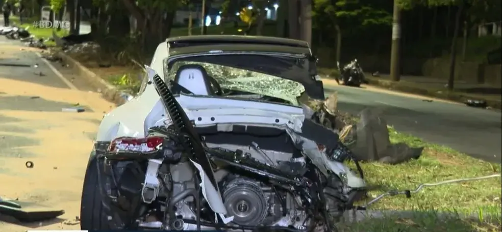 Segundo a Polícia Militar, os homens voltavam de uma festa e dirigiam em alta velocidade | Foto: Reprodução/TV Globo