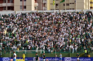 O público médio por jogo do Goiás foi de 7 mil torcedores (Foto: Afonso Cardoso)