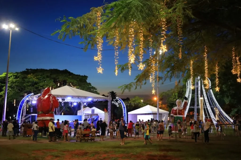 Todos os anos, quando se aproxima do mês de dezembro, a capital começa os trabalhos de decoração por toda a cidade | Foto: Secom