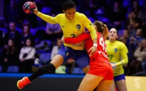 A seleção brasileira precisava de vencer por no mínimo cinco gols de diferença Foto: IHF