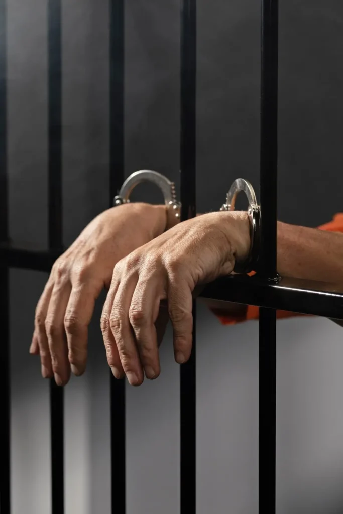 O acusado atraias as crianças com presentes e aproveitava-se da ausência da mãe para cometer os abusos. | Foto: Freepik