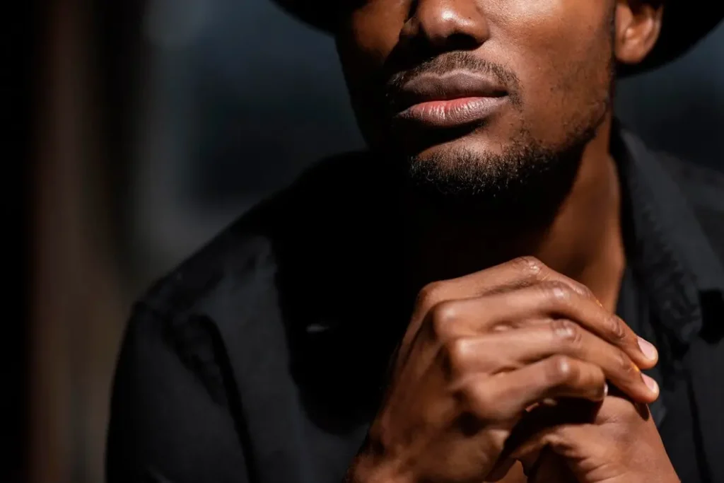 Desafios da representatividade e igualdade racial para o homem negro. | Foto: Freepik