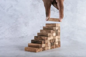 Encontrar um equilíbrio entre relaxamento e ação efetiva é fundamental para aplicar a sabedoria da Lei do Esforço Inverso. | Foto: Freepik