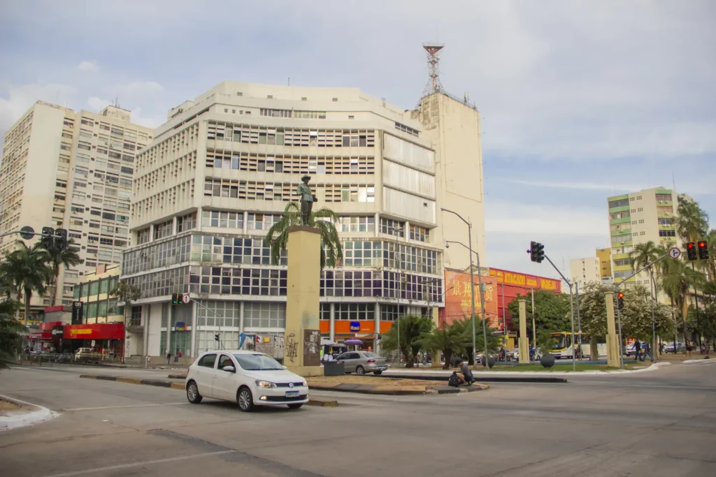 Bandeirante or Pennant is the name this statue exposed in In Bandeirante Square of Goiania city. On July 19, 2023, Goiania, Brazil.