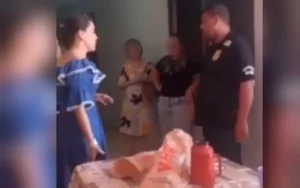 Suspeita estava acompanhada da mãe e da irmã. Perícia aponta que veneno foi colocado em doces. | Foto: Reprodução