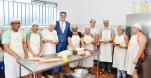 Entre os cursos oferecidos pelo Cotec estão: salgadeiro; cuidador de idosos; massagista; maquiagem profissional. | Foto: Divulgação