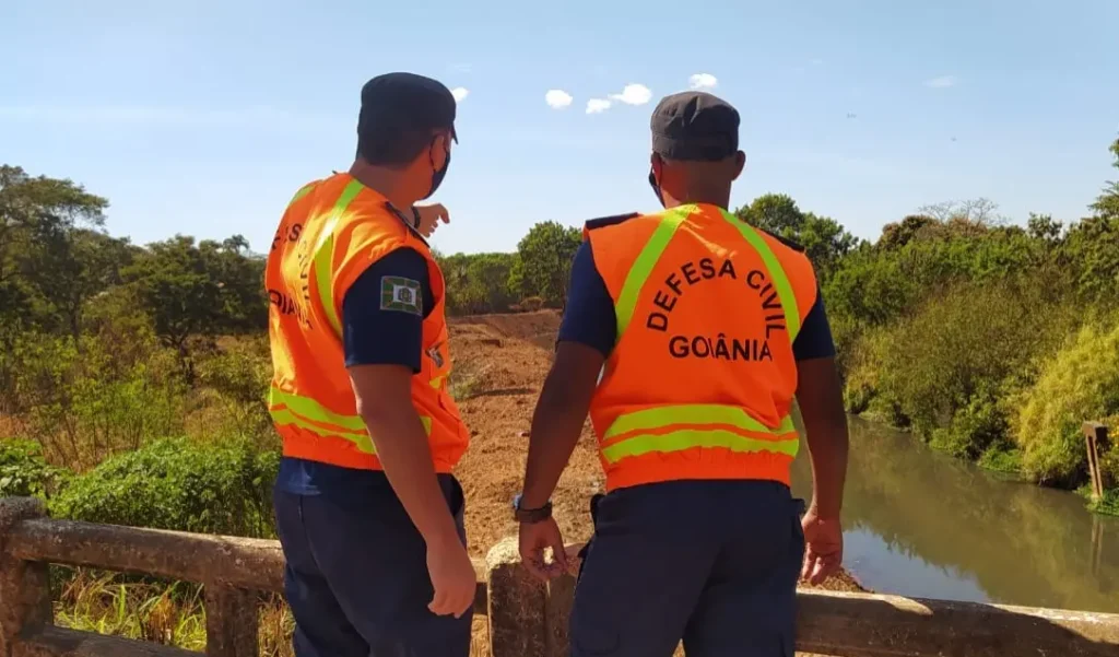 Em caso de quedas de árvores, os goianienses podem acionar a Comurg para solicitar a retirada pelo WhatsApp (62) 9 9855-8555 ou pelo aplicativo Prefeitura 24 horas | Foto: Divulgação