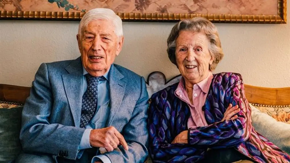 Dries van Agt tinha sequelas de uma hemorragia cerebral que teve em 2019, e sua esposa optou por não viver sem o marido | Foto: Radboud University
