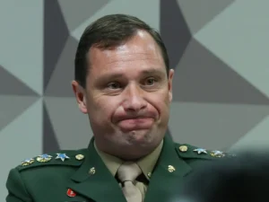 |Mauro Cid dá depoimento de 9 horas