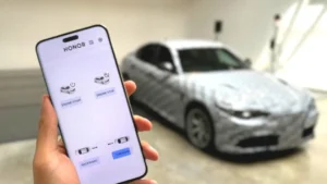 A tecnologia de controle de carro por rastreamento ocular está disponível apenas no smartphone Honor Magic 6 Pro | Foto: Honor / Divulgação