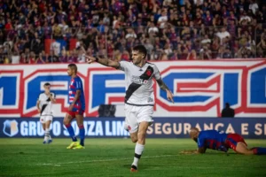 Com gols de Payet, Adson, Vegetti e David, o time da colina goleou a Portuguesa em São Januária lotado. | Foto: Leandro Amorim/Vasco.com.br