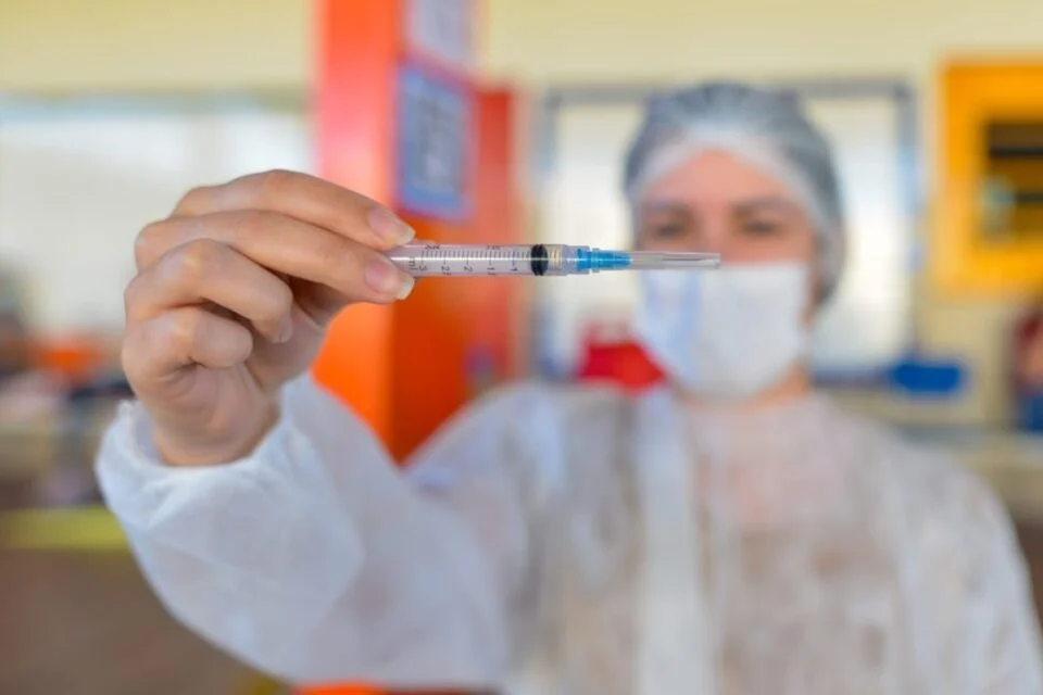 A ampliação faz parte da estratégia temporária do Ministério da Saúde para aplicação das vacinas da dengue que estão próximas ao vencimento | Foto: Divulgação/ SMS