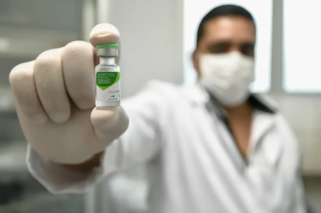 O imunizante agora também é indicado para pessoas portadoras de papilomatose respiratória recorrente (PRR) | Foto: Governo de Goiás