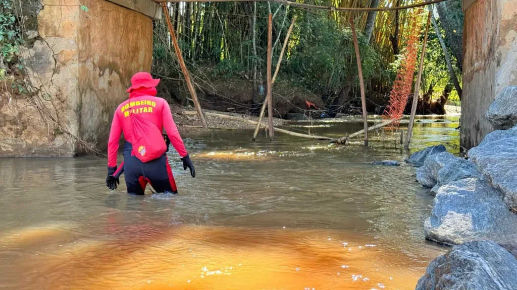 Ocasião em que bombeiros procuram corpo de menina que ficou mais de 60 horas desaparecida, em Aparecida | Foto: Divulgação/Corpo de Bombeiros