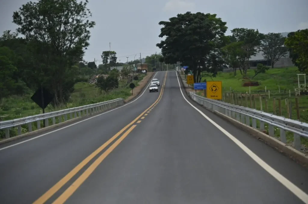 Com recursos do Fundeinfra, Governo de Goiás já entregou a restauração da GO-080, entre Goianésia e Barro Alto | Foto: Silvano Vital/Goinfra