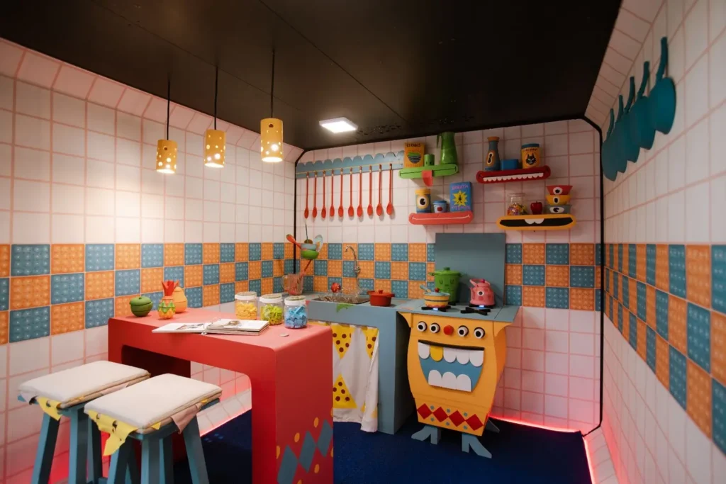 Inovando o projeto, uma nova artista entra em cena: Aline Provensi, que também é psicóloga e autista, assina o espaço do Banheiro | Foto: Divulgação
