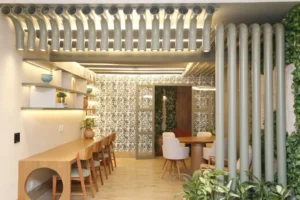 O coworking assinado pela arquiteta Iasmin Jaime, possui também uma varanda de descompressão, um refúgio para fazer uma pausa no trabalho, recarregar as energias e estimular a criatividade | Fotos: GM Fottus