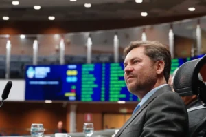 ‘Quer, agora, o MDB, que já tem o governo em 2026, indicar a vice?’, é o contra-argumento | Foto: Carlos Costa/Alego