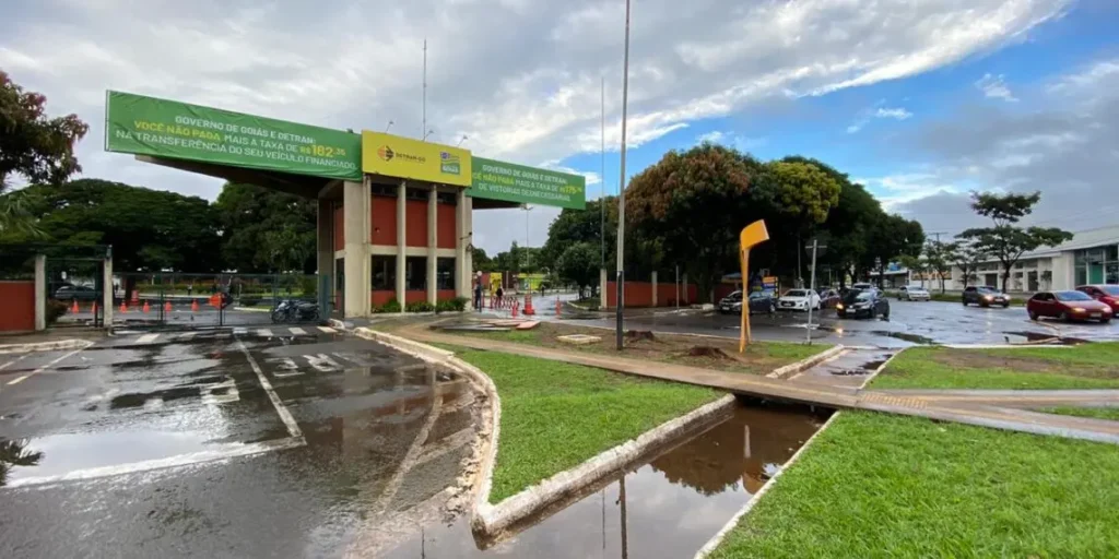 O presidente do Detran-GO, Delegado Waldir, revelou que no momento, o departamento lida com um quadro de examinadores reduzido | Foto: Detran-GO