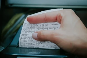 ara os que já participam da Nota Goiana, os bilhetes para o sorteio de abril serão gerados com base nas notas fiscais de compras do mês de março | Foto: Divulgação/Economia