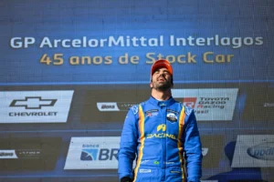 No topo em Interlagos: Cesar Ramos e a vitória que traz alegria e alívio | Foto: Duda Bairros/Stock Car
