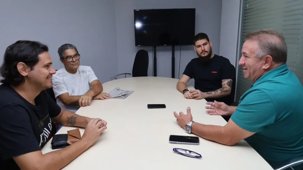 Durante o encontro, o político abordou diversos temas relacionados às movimentações político-partidárias no município | Foto: Wigor Vieira
