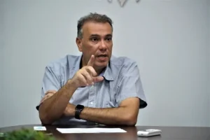 Leozão, como é conhecido o prefeito na cidade, apoiou, na eleição de 2022, numa prática de adoração a dois deuses, Caiado à reeleição e Marconi Perillo à única vaga ao Senado Federal | Foto: Divulgação/Samuel Henrique