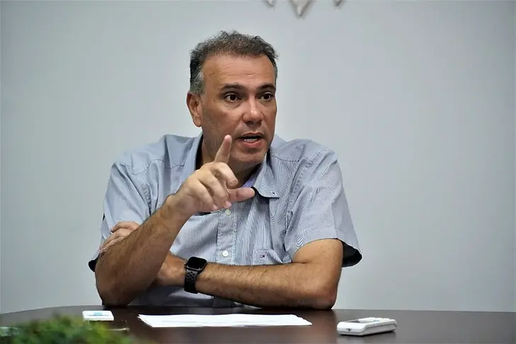Leozão, como é conhecido o prefeito na cidade, apoiou, na eleição de 2022, numa prática de adoração a dois deuses, Caiado à reeleição e Marconi Perillo à única vaga ao Senado Federal | Foto: Divulgação/Samuel Henrique