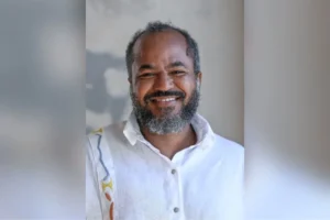 Nascido em Brasília, Dalton Paula conquistou reconhecimento internacional com sua arte íntima e histórica, integrando coleções importantes como as do MoMA de Nova York e da Pinacoteca de São Paulo | Foto: Divulgação