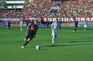 O revés acabou com a invencibilidade de 15 jogos do Dragão (Foto: Afonso Cardoso)