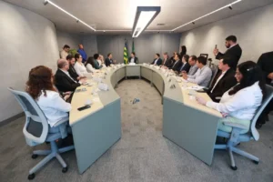 Daniel Vilela recebe vice-embaixador de Israel no Brasil em reunião com secretariado goiano para discutir cooperação em tecnologia | Foto: André Costa