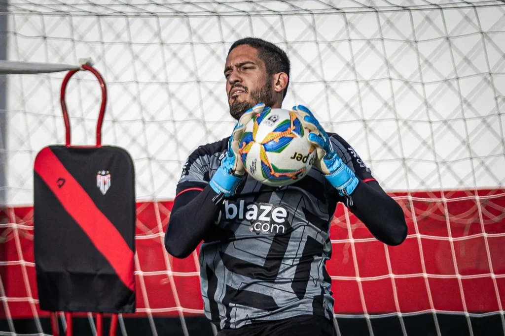 O goleiro afirma que o título será mais importante para o Atlético do que para o Vila “não nos importamos com o jejum deles” (Foto: Ingryd Oliveira)