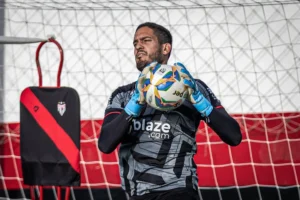 O goleiro afirma que o título será mais importante para o Atlético do que para o Vila “não nos importamos com o jejum deles” (Foto: Ingryd Oliveira)