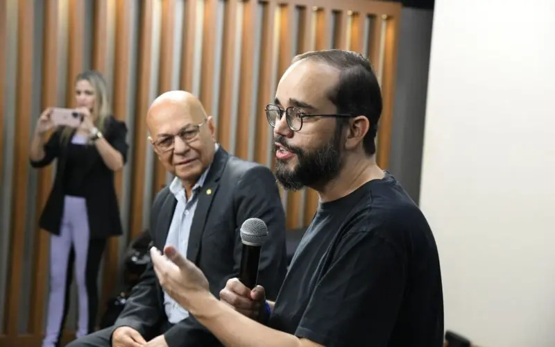Durante o evento, Fábio Souza destacou os motivos que o levam a apoiar Alcides em sua jornada política | Foto: Reprodução/Goiás365