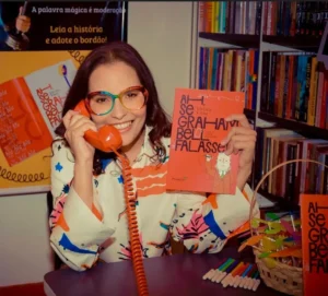 Viviane Viana revela que a inspiração para o livro surgiu de observações do cotidiano, onde crianças são absorvidas por telas de celulares em detrimento da interação social. | Foto: Divulgação