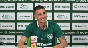 Além de Thiago Galhardo diretoria Esmeraldina busca mais reforços. (Foto: Reprodução TV Goiás)